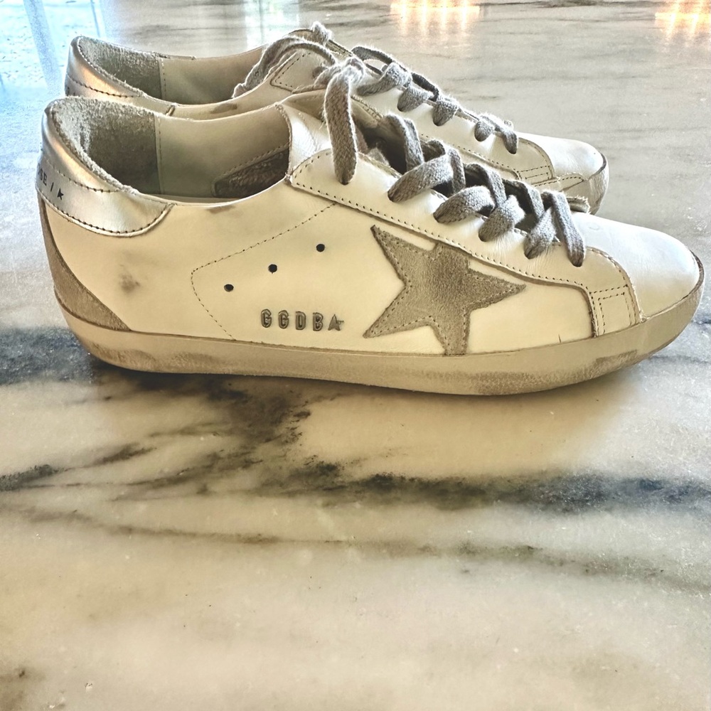 Like new Golden Goose, never worn since purchased from seller size 38 No creases